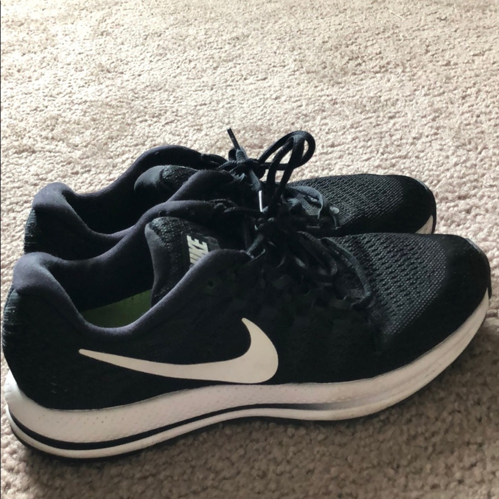 Black Nike Zoom shoes!
